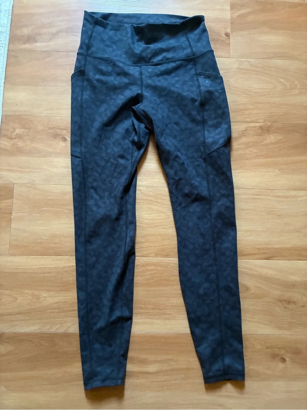 black camo leggings are from Ododos size M